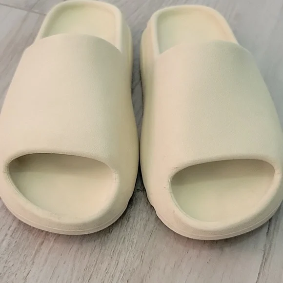 Adidas Yeezy Slide Bone - Picture 3 of 10